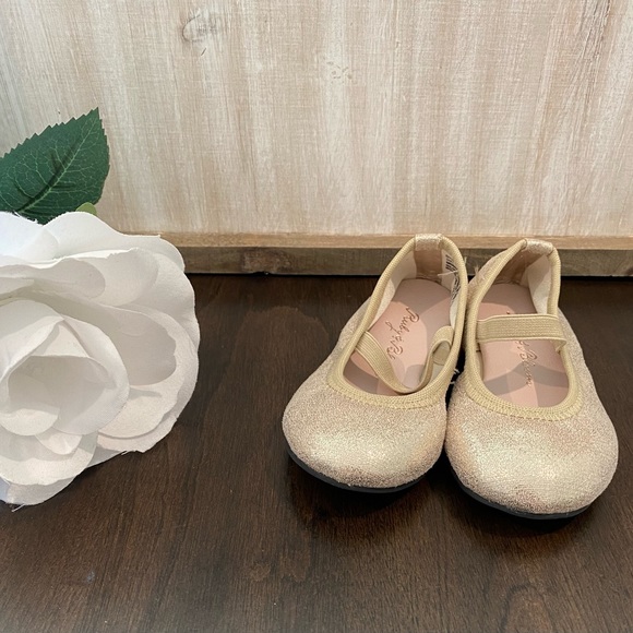 Ruby & Bloom Gold Shimmer Ballet Flats - Picture 1 of 8